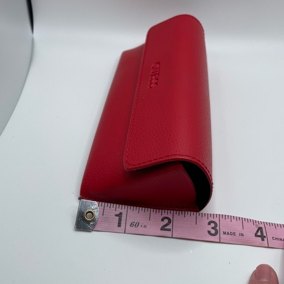 GUESS Red & Black Eyeglasses Case with Cleaning Cloth- NWOT - Picture 7 of 7